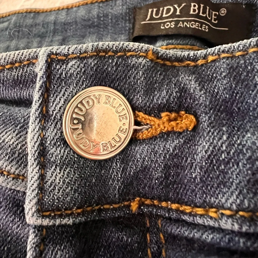 Judy Blue Mid-Rise Distressed Straight Cropped Jeans – Size 5/27 - Picture 5 of 8